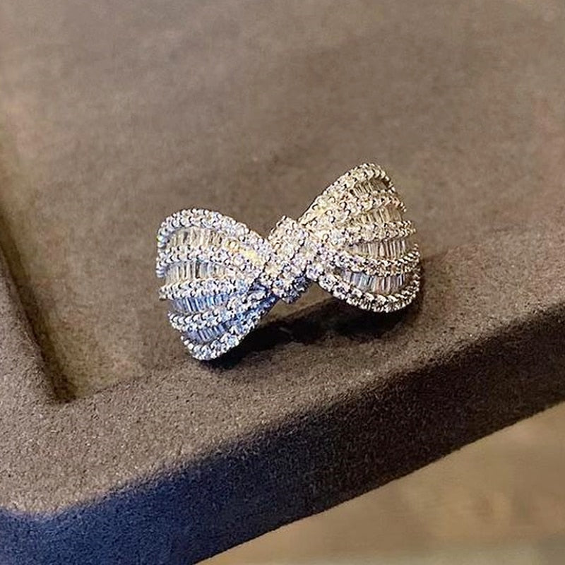 Fancy Bow Finger Ring